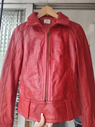 Cazadora Piel Roja Pull&Bear Talla S. Como.nueva