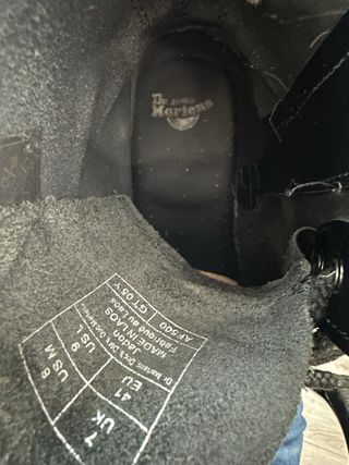 Botines negros plataforma Dr Martens. 