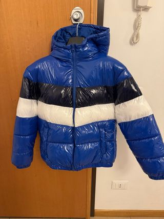 Piumino bimbo lucido piccolo graffi su maniche