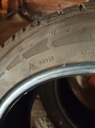 Neumáticos Goodyear 235/55-18 104H Invierno