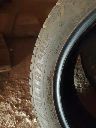 Neumáticos Goodyear 235/55-18 104H Invierno