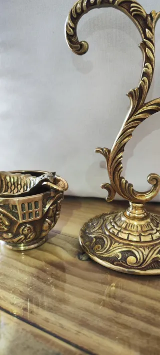 Candelabro y cenicero de bronce antiguo