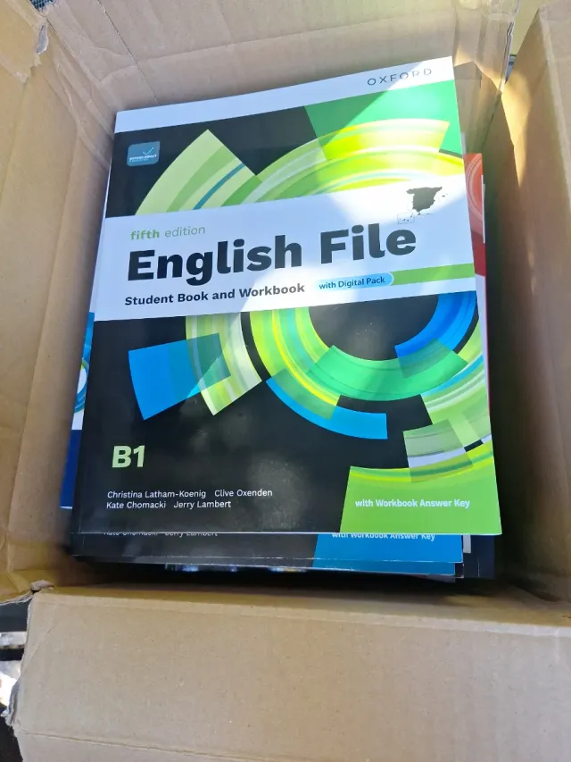 English File 5th Edition B1. Student's Book and...