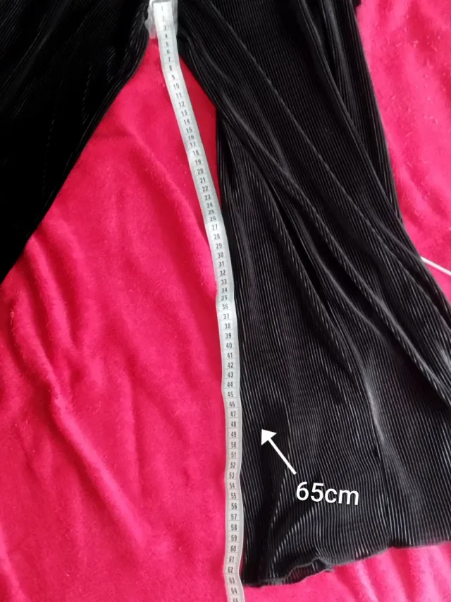 Pantalón Plisado Fluidal Un Paradigma de Elegancia