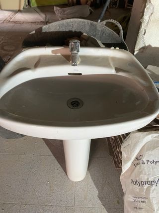 Lavabos de cerámica con pedestal