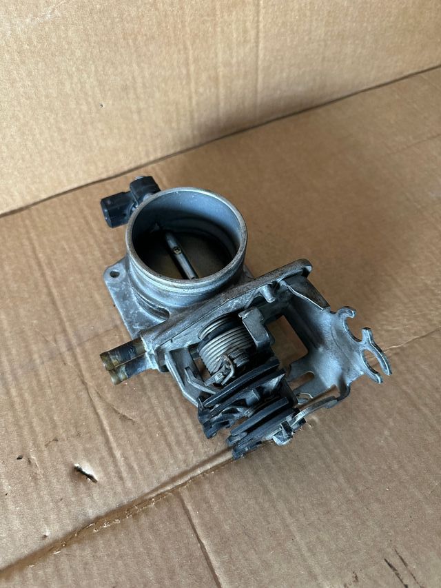 MARIPOSA ADMISIÓN BMW M52B28