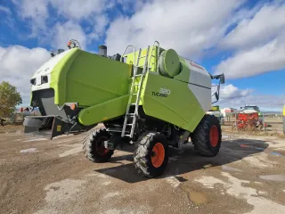 Cosechadora Claas Tucano 320