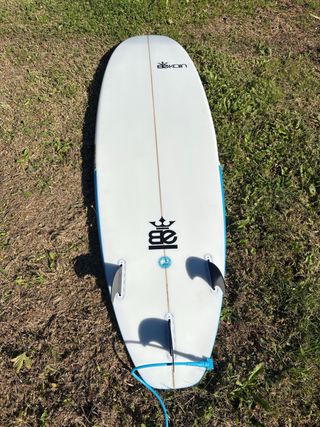 Tabla de surf con 1 DIA de USO.