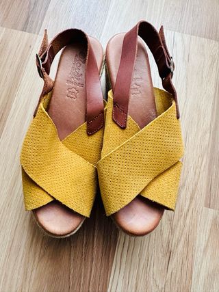 Sandalias cuña piel T.38
