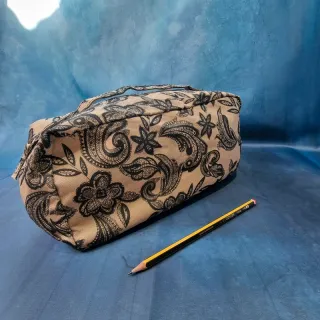 Neceser estampado floral negro beige