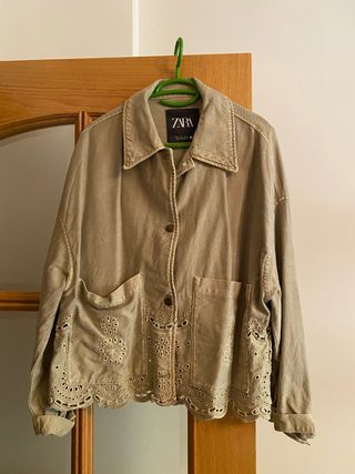Sobrecamisa Zara Caqui Bordada