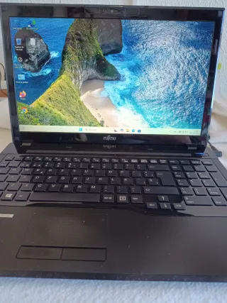 Ordenador portátil Fujitsu Lifebook AH552/SL Negro