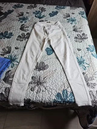 Pantalón pitillo blanco mujer
