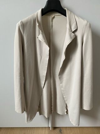 Giacchettina elasticizzata beige