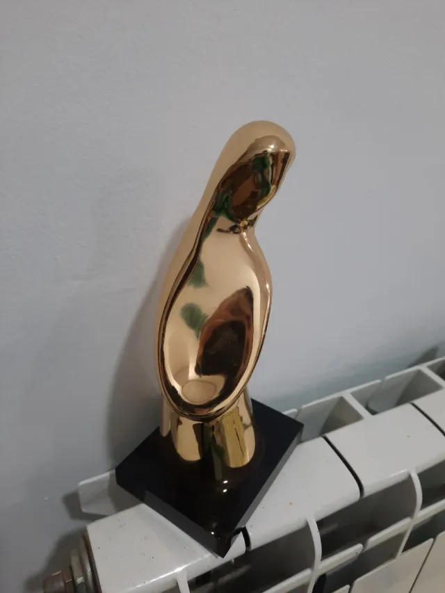 Figura moderna in bronzo