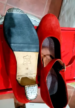 Zapatos ante rojos talla 36. ROBERTO GARRUDO 