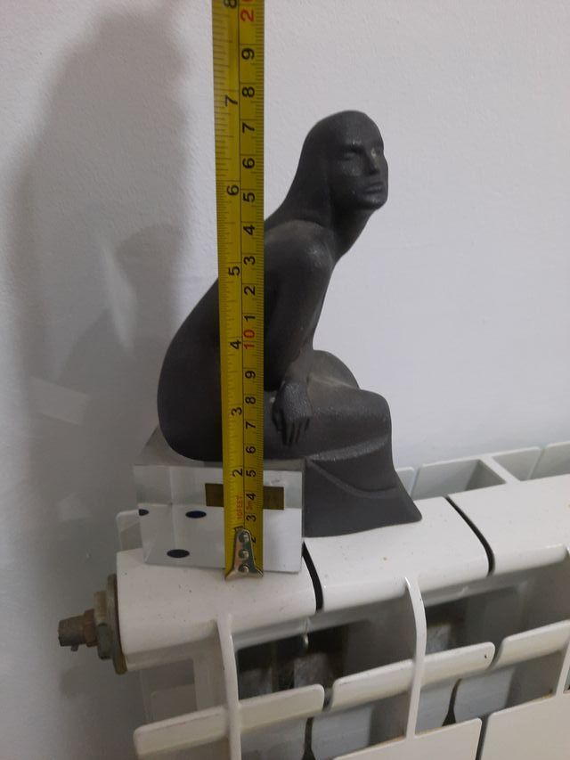 Figura di P.Borras donna seduta