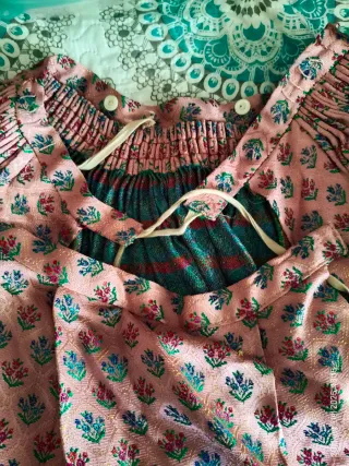 Falda regional con vuelo