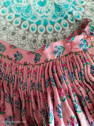 Falda regional con vuelo