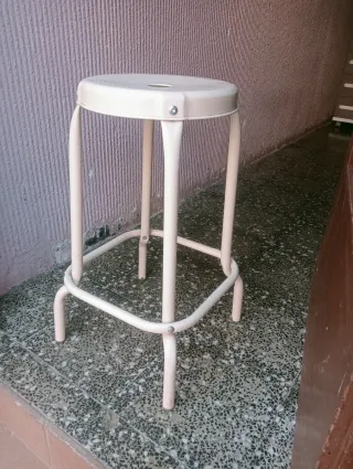 Taburete de cocina metálico