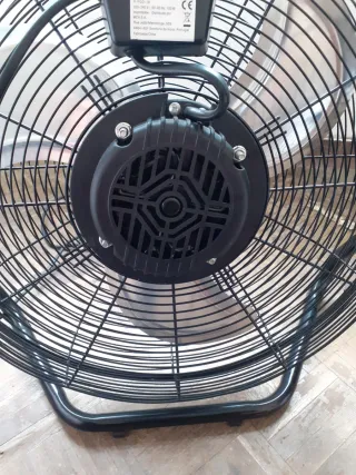 Ventilador de pie 100w no arranca.es potente.leer
