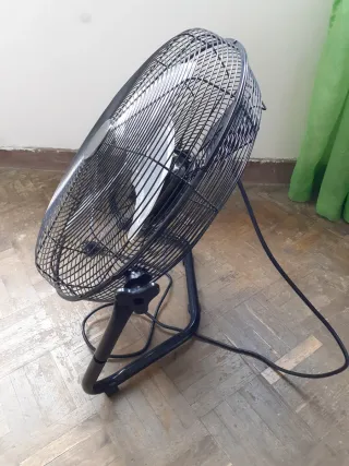 Ventilador de pie 100w no arranca.es potente.leer