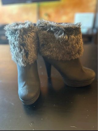 Botines negros con pelo