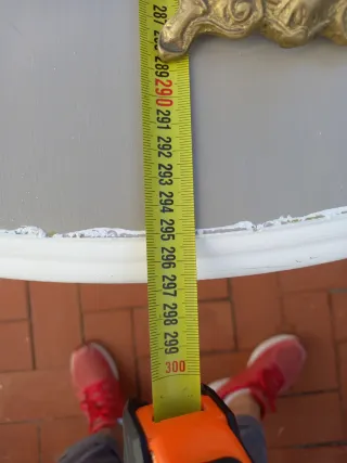 Mesa ovalada blanca y 6 sillas