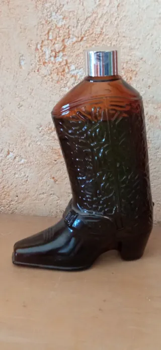 Botellas de colonia con forma de bota vaquera