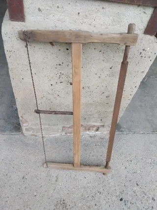 Antica sega da falegname in legno