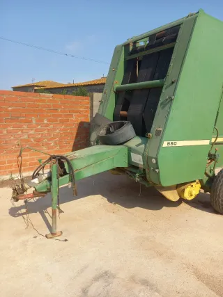 Empacadora John Deere 550