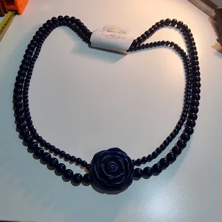 Collar azul retro con flor