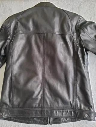Chaqueta de cuero negra