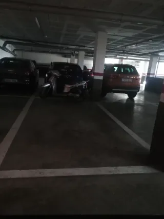 Plaza garaje coche y moto con video vigilancia.