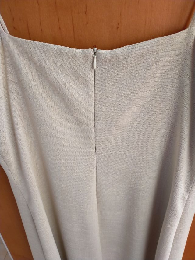 Vestido largo beige verdoso. Talla 44