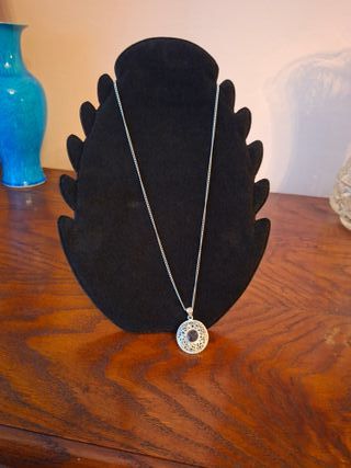 collana in acciaio colore argento con pietra viola