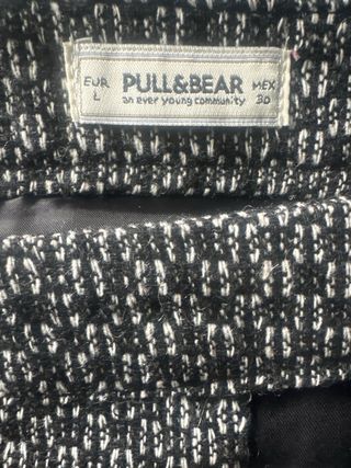 Falda corta Pull&Bear con hebillas