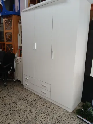 Armario blanco 3 puertas y 2 cajones