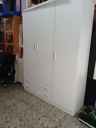 Armario blanco 3 puertas y 2 cajones