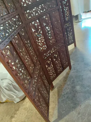 Biombo de madera tallada