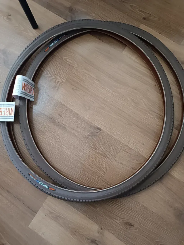 Neumáticos CST 700C Marrones