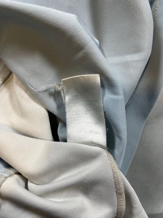 Camiseta deportiva Lacoste azul y blanca