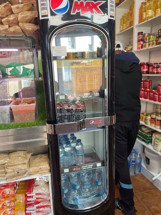 Nevera expositora Pepsi Max