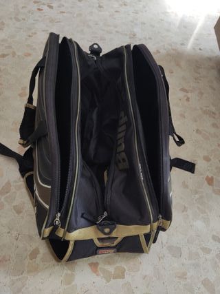 Paletero Bullpadel Negro y Dorado 