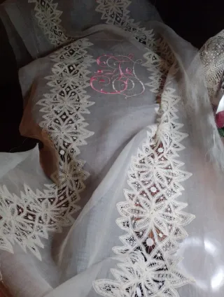 Organza Divina con Encaje Luxeuil e Iniciales