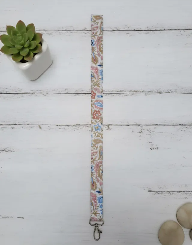 Lanyard o colgador llaves o identificación.