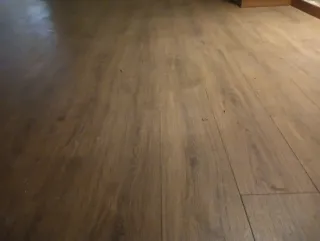 55m2 - Suelo laminado clic 20x129cm + base
