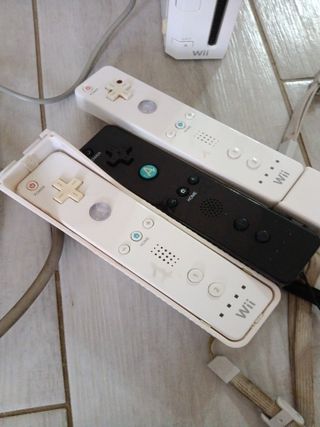 Nintendo Wii Console + Controllers
