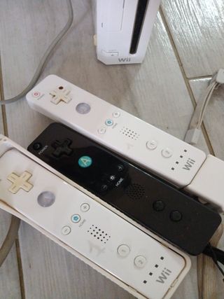 Nintendo Wii Console + Controllers