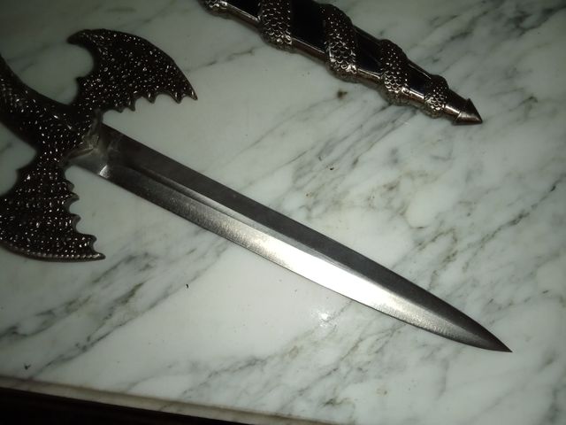 Daga de colección con dragón